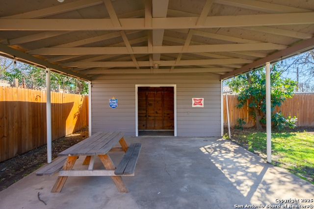 Listing photo id 24 for 330 Givens Ave