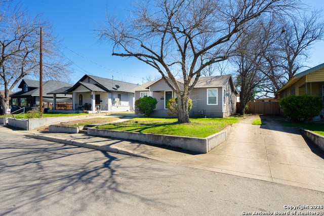 Listing photo id 2 for 330 Givens Ave