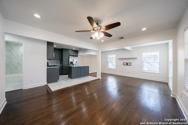 Listing photo id 7 for 330 Givens Ave