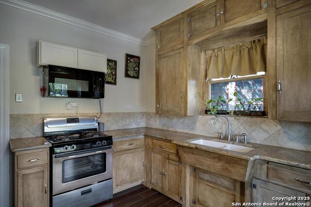 Listing photo id 8 for 555 Craig E