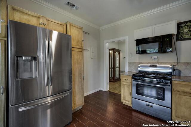 Listing photo id 10 for 555 Craig E