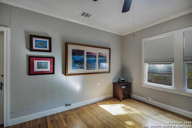 Listing photo id 13 for 555 Craig E