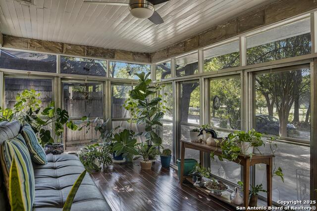 Listing photo id 0 for 555 Craig E