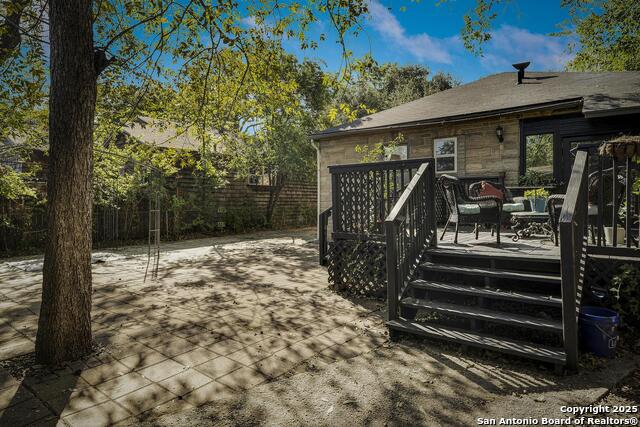 Listing photo id 19 for 555 Craig E