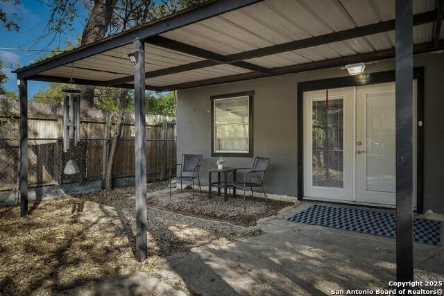 Listing photo id 20 for 555 Craig E