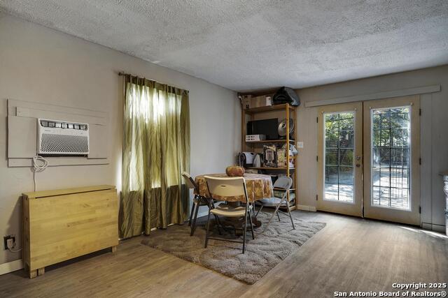 Listing photo id 24 for 555 Craig E