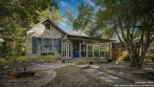 Listing photo id 25 for 555 Craig E