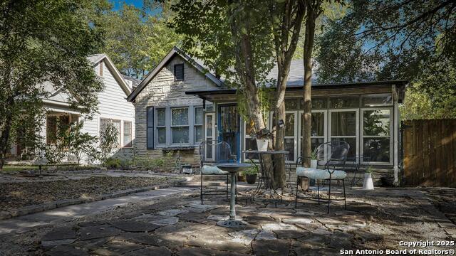 Listing photo id 26 for 555 Craig E