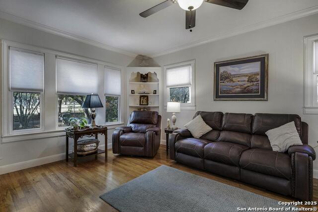 Listing photo id 2 for 555 Craig E