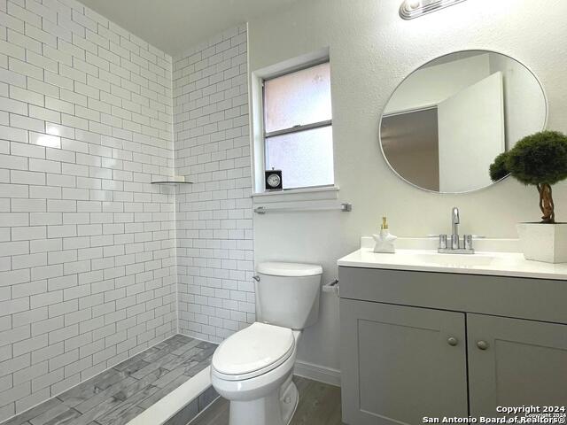 Listing photo id 13 for 8280 Ventura Blvd