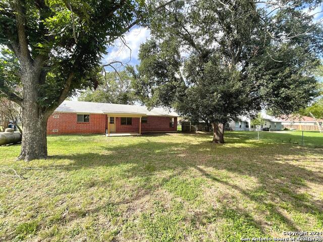 Listing photo id 15 for 8280 Ventura Blvd