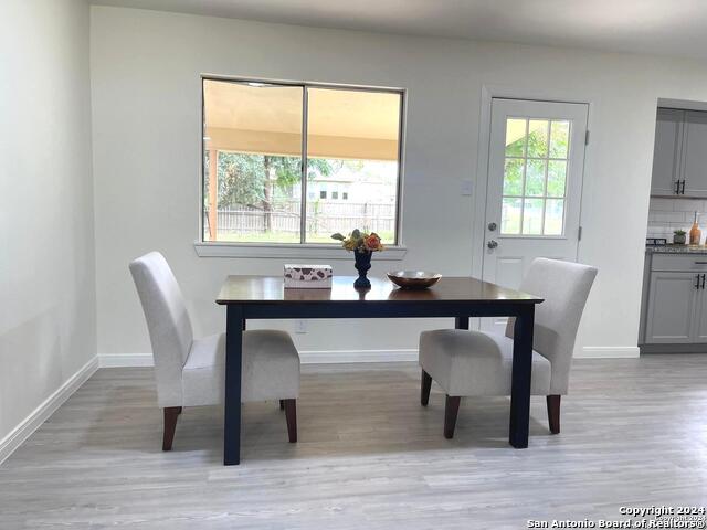 Listing photo id 5 for 8280 Ventura Blvd