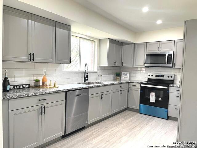 Listing photo id 7 for 8280 Ventura Blvd