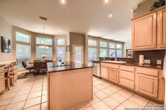 Listing photo id 25 for 1711 Montecino
