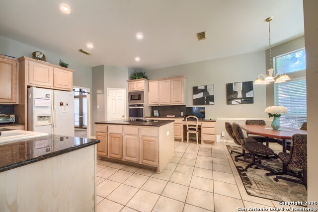 Listing photo id 27 for 1711 Montecino