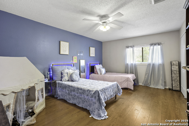 Listing photo id 8 for 14403 Red Grove