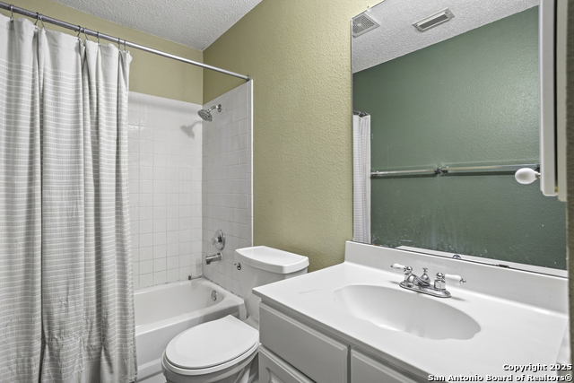 Listing photo id 9 for 14403 Red Grove