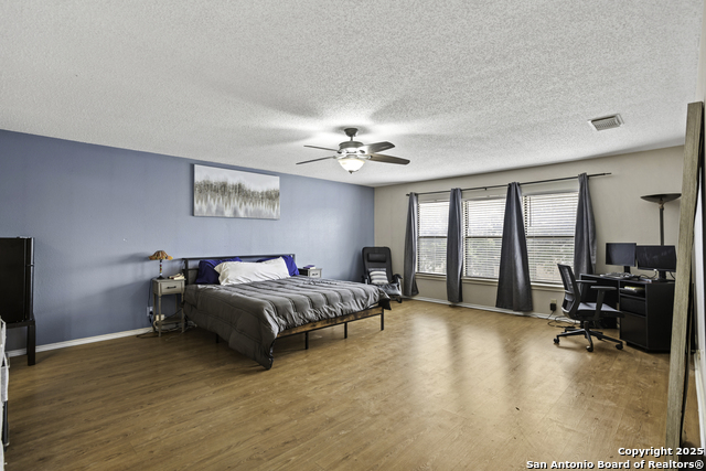 Listing photo id 11 for 14403 Red Grove