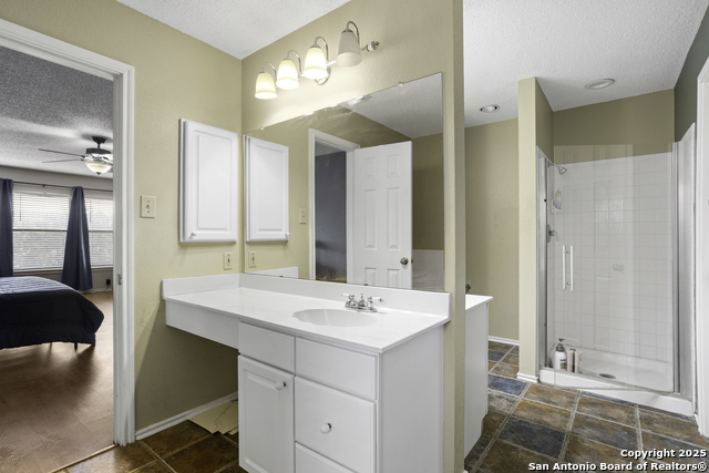 Listing photo id 12 for 14403 Red Grove