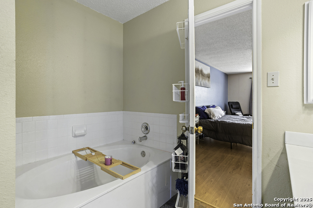 Listing photo id 13 for 14403 Red Grove