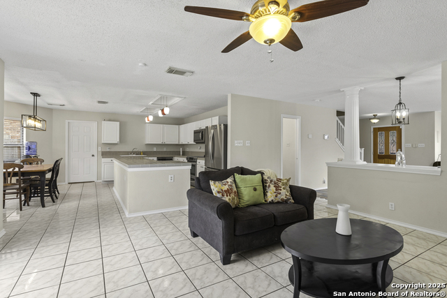 Listing photo id 4 for 14403 Red Grove