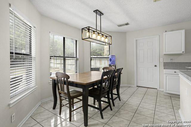 Listing photo id 7 for 14403 Red Grove