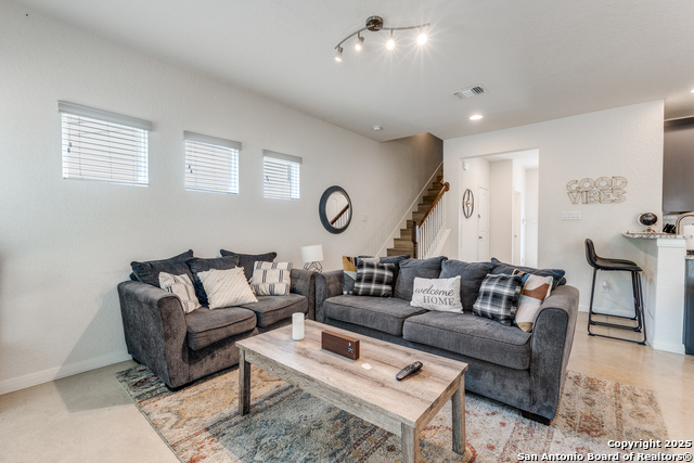 Image 7 of 22 For 811 Potomac