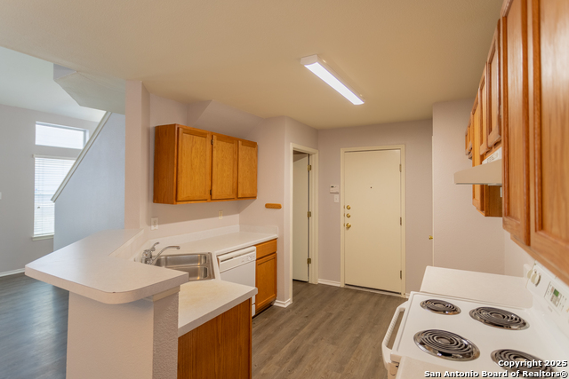 Image 6 of 14 For 9010 Arch