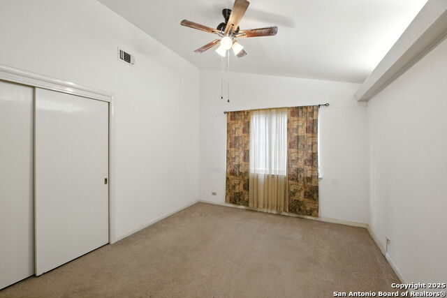 Image 14 of 20 For 207 E Woodlake Dr.