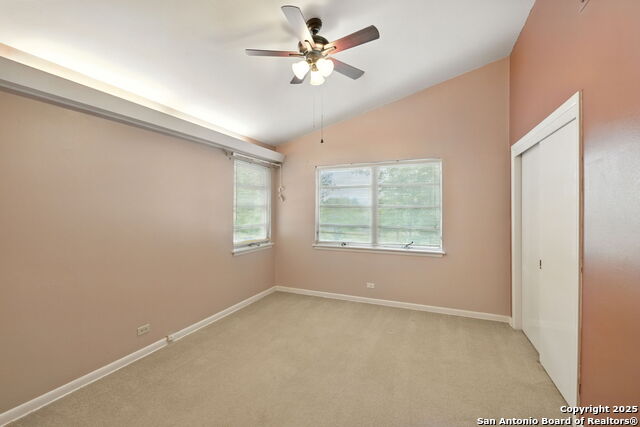 Image 18 of 20 For 207 E Woodlake Dr.