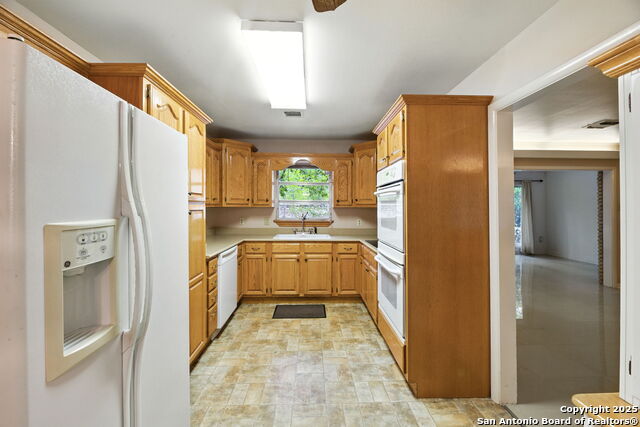 Image 5 of 20 For 207 E Woodlake Dr.