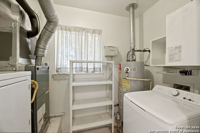 Image 8 of 20 For 207 E Woodlake Dr.