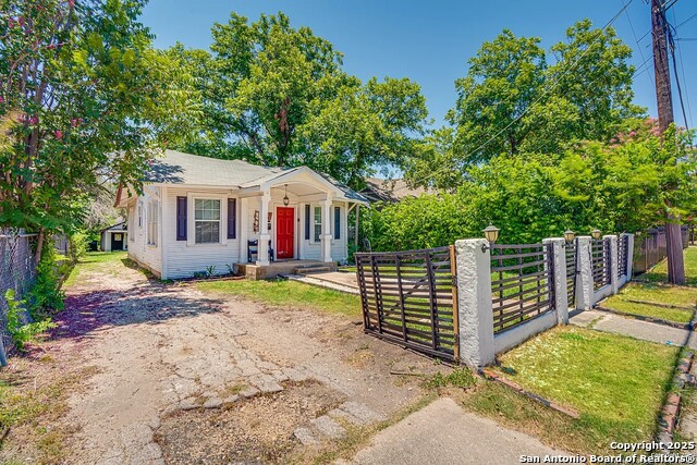 Image 2 of 20 For 1822 Woodlawn