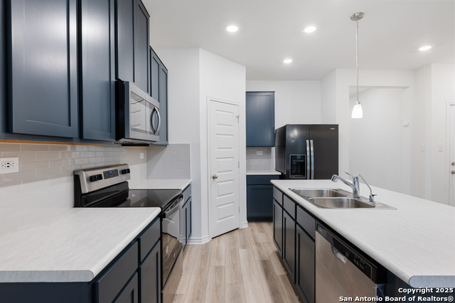 Image 7 of 32 For 3210 Sunday Song