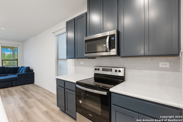 Image 8 of 32 For 3210 Sunday Song