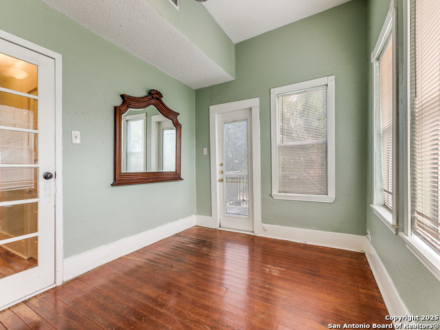 Image 14 of 29 For 228 Woodlawn W