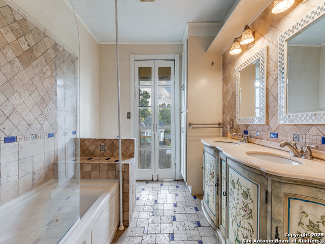 Image 21 of 29 For 228 Woodlawn W