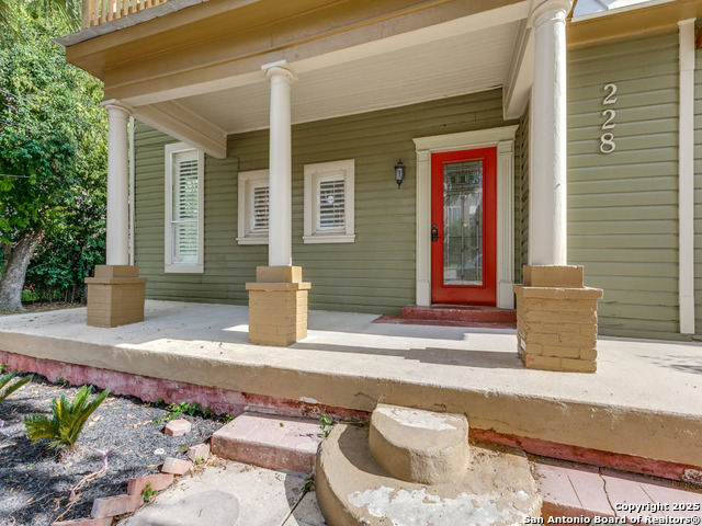 Image 3 of 29 For 228 Woodlawn W