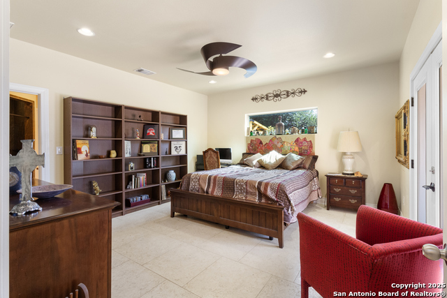 Listing photo id 11 for 510 Twohig