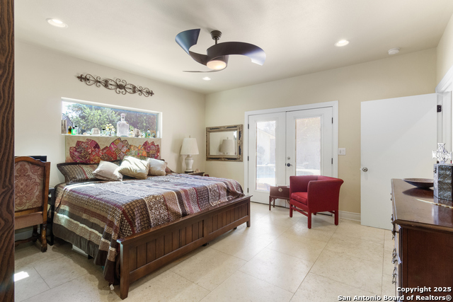 Listing photo id 12 for 510 Twohig