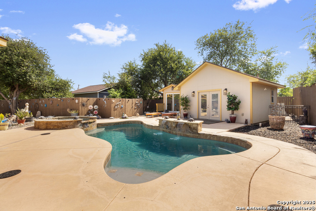 Listing photo id 23 for 510 Twohig