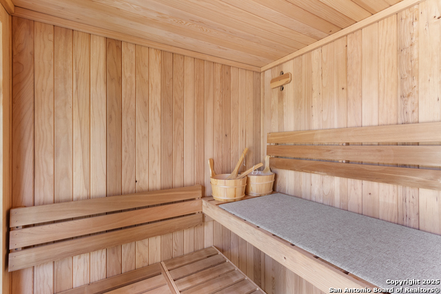 Listing photo id 28 for 510 Twohig