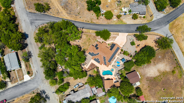 Listing photo id 32 for 510 Twohig