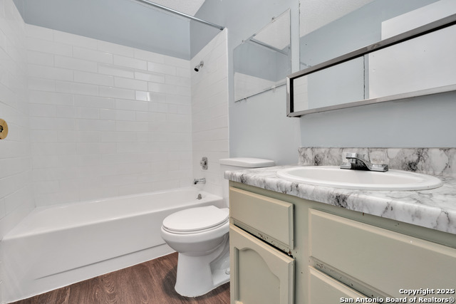 Listing photo id 8 for 7311 Saddlewood St