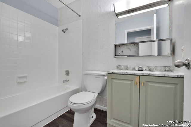 Listing photo id 13 for 7311 Saddlewood St