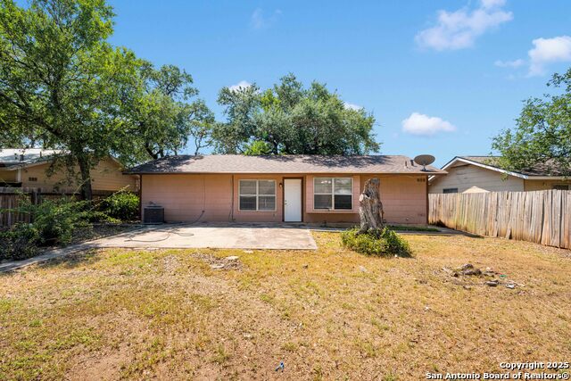 Listing photo id 14 for 7311 Saddlewood St