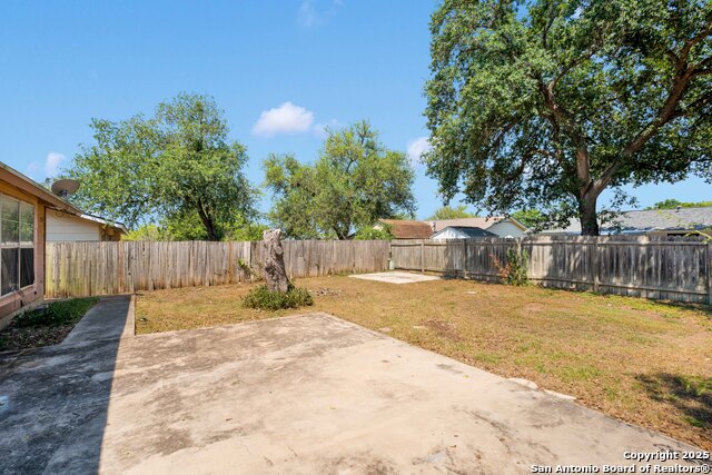 Listing photo id 15 for 7311 Saddlewood St