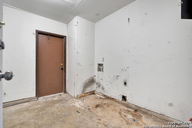 Listing photo id 16 for 7311 Saddlewood St