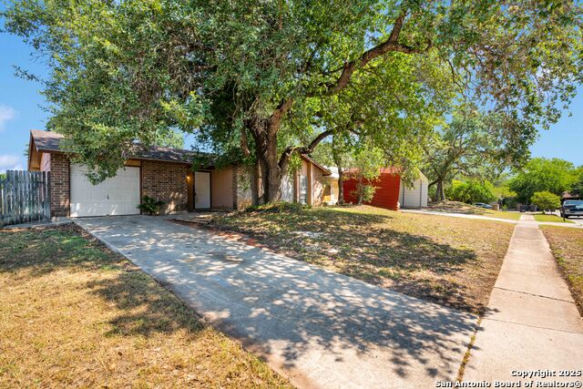 Listing photo id 0 for 7311 Saddlewood St