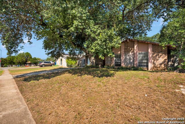 Listing photo id 1 for 7311 Saddlewood St